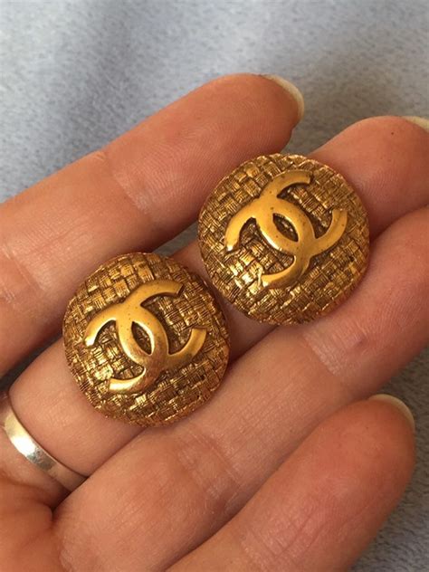 chanel logo earring sizes